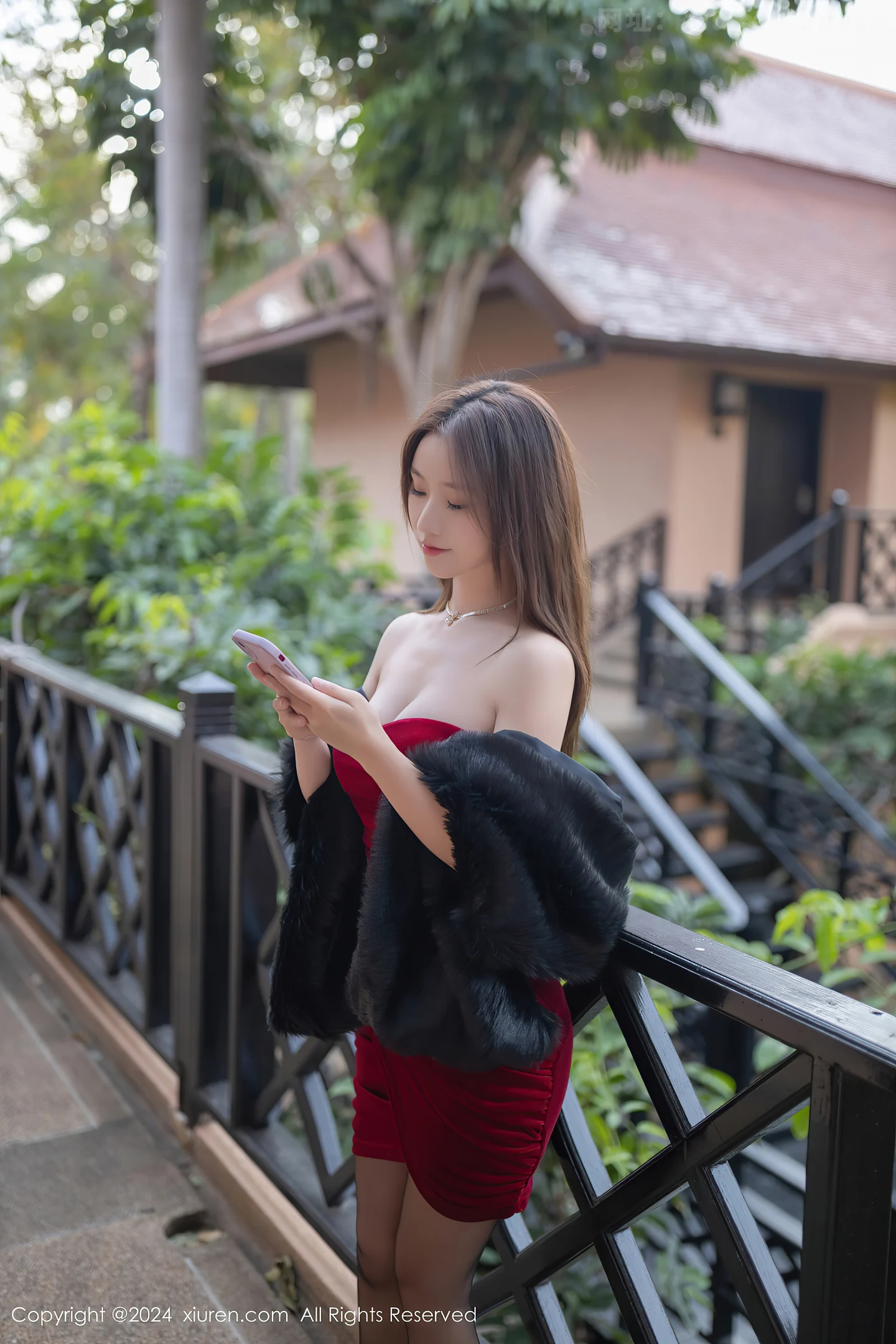 图片[2]-[XiuRen秀人网]VOL.8077 模特杏子Yada性感红色连衣短裙露黑色内衣秀曼妙身姿诱惑写真82P-秀人网官方网站